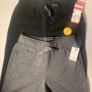 Cat and Jack Unisex joggers. (S)